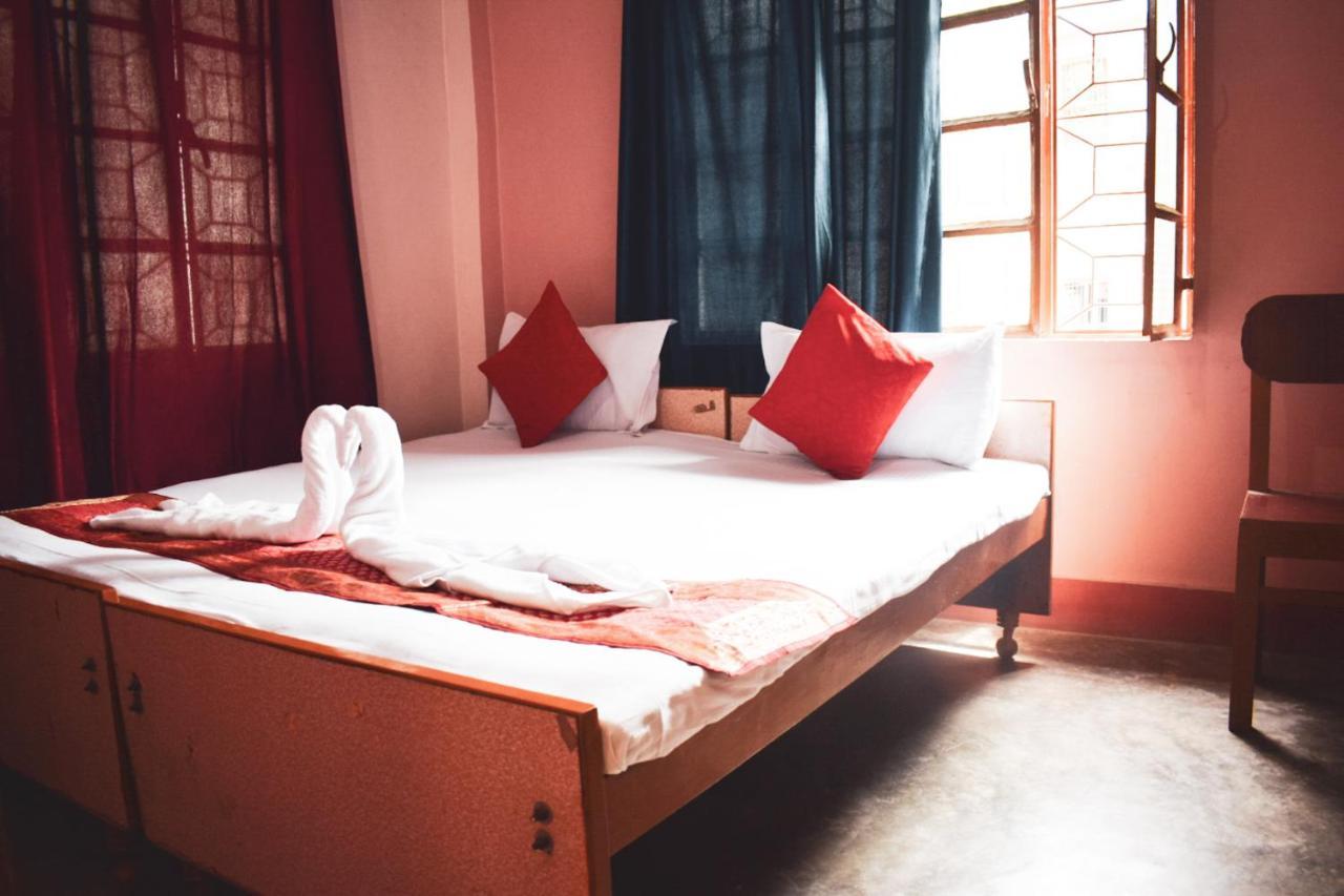 Family Guest House Varanasi Exterior foto